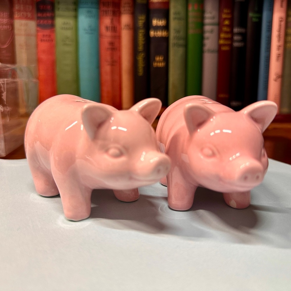 Sweet Piggy salt and pepper shakers